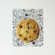 CP071122WHTC 5 x 6 white cookie 3 side seal pouch with tear notch White pouch with printed cookie on front