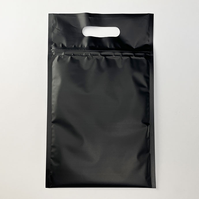 8.125" x 13.375" O.D. Black Thermal Cushion ZipSeal Bag with Handle - TCB0812513375
