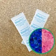 piles of 5g indicating silica gel packets