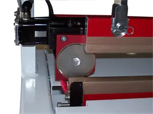 Pneumatic Flying Knife internal view