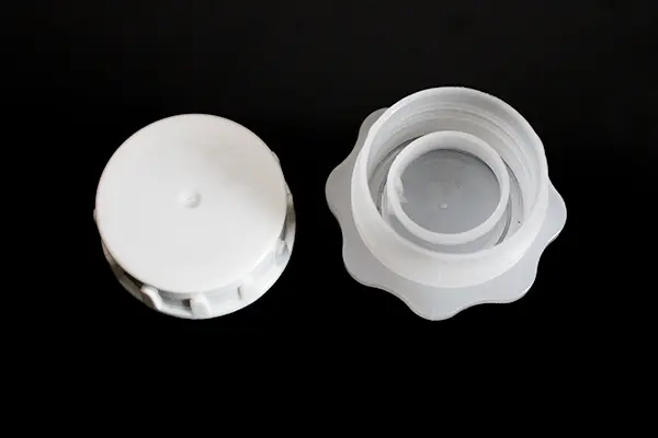 extra wide spout with pull ring