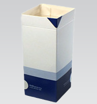 flat packed box with pouch