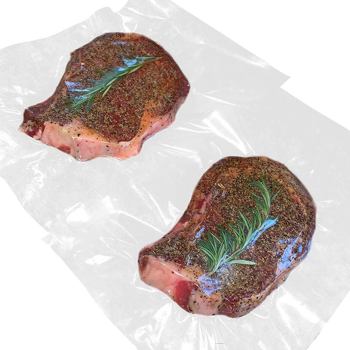 sous vide cooking with vacuum pouch